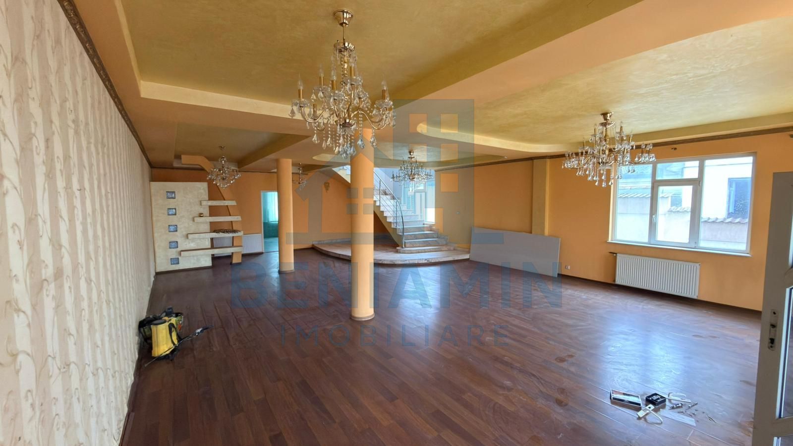 Vila P+2 Alexandru Cel Bun cu doua etaje si curte proprie - Poză 2