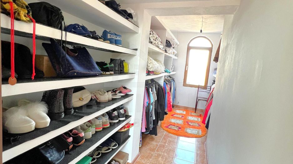 Casa 5 Dormitoare 2 bucatarii 3 bai Living-Toate utilitatile-Popoveni - Poză 6