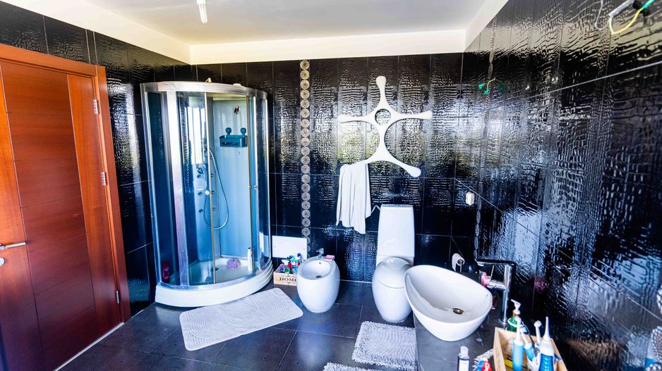 Casă / Vilă cu 6 camere de vânzare în Balotesti - Poză 30