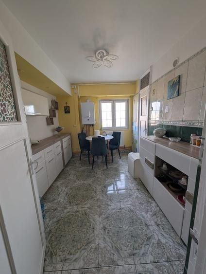 Calitate și spațiu: elegant, 90 mp, 1989, centrală proprie, parcare, priveliște - Poză 8