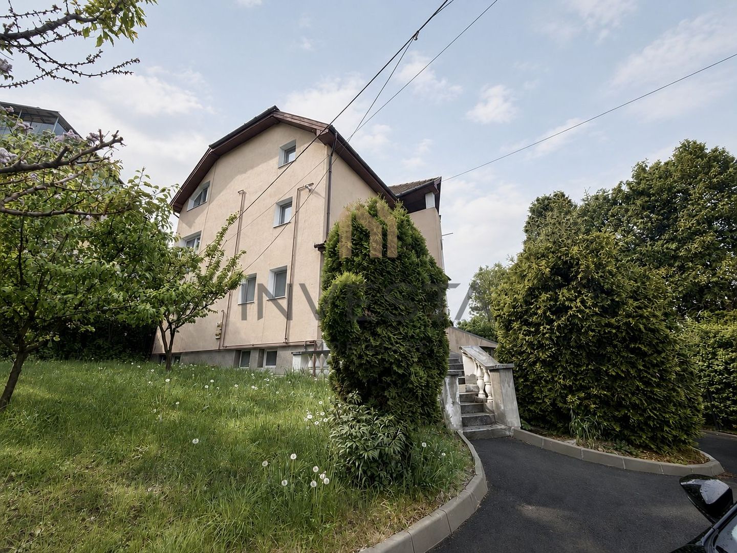 Vila spatioasa cu 15 camere de inchiriat in zona Andrei Muresanu - Poză 1