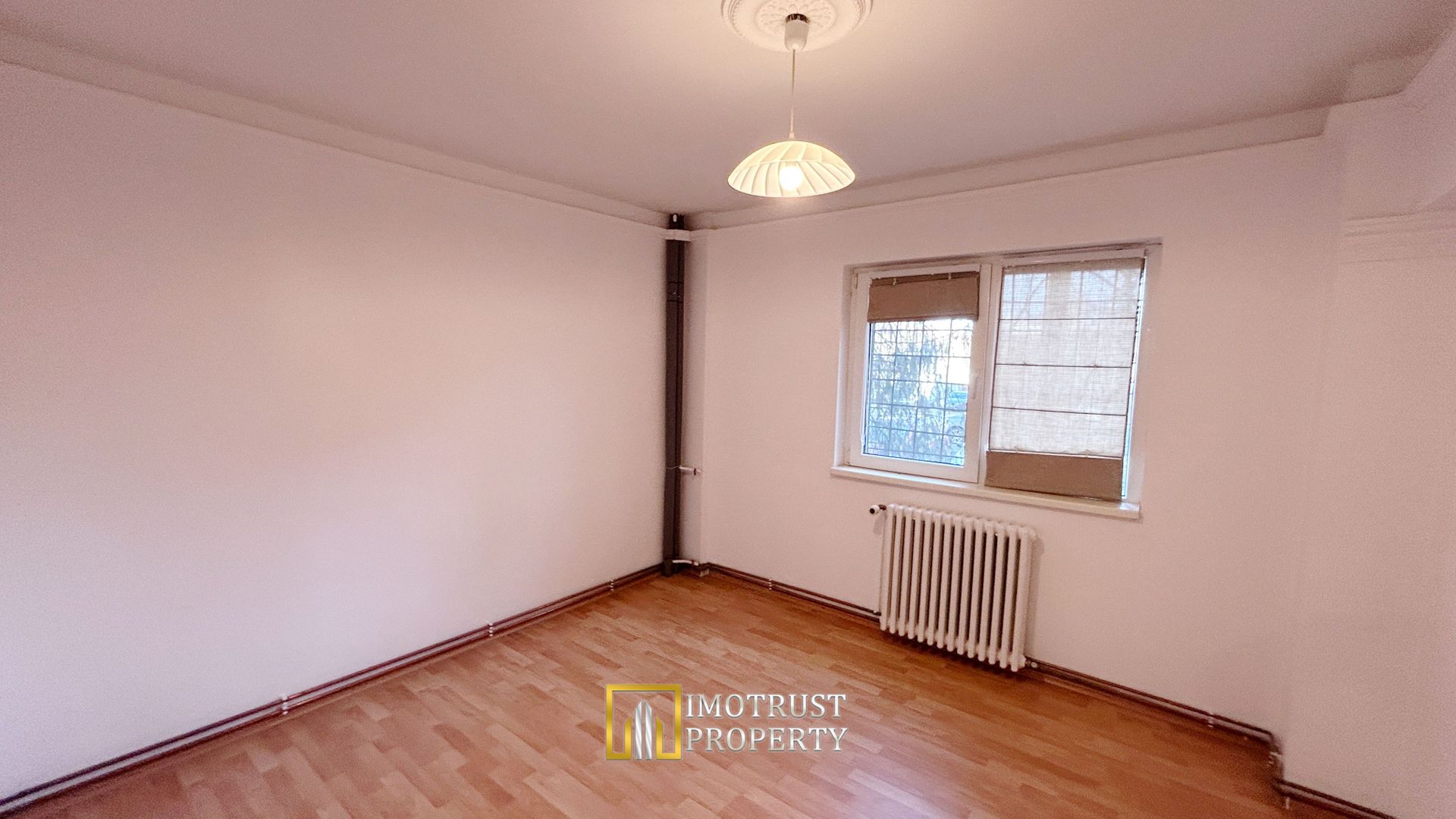 De vanzare apartament 4 camere, Arad - Poză 9