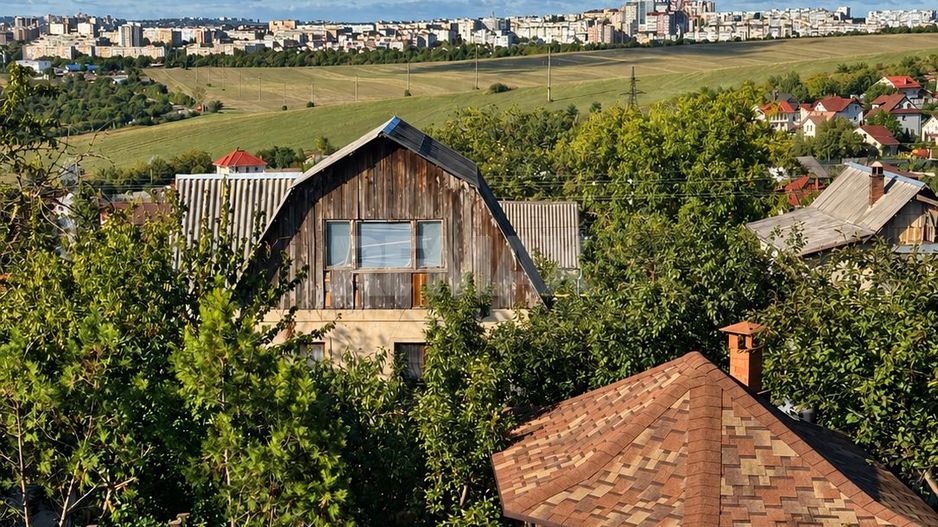 CASĂ CU PISCINĂ, SAUNĂ ȘI VEDERE PANORAMICĂ – TOHATIN - Poză 12