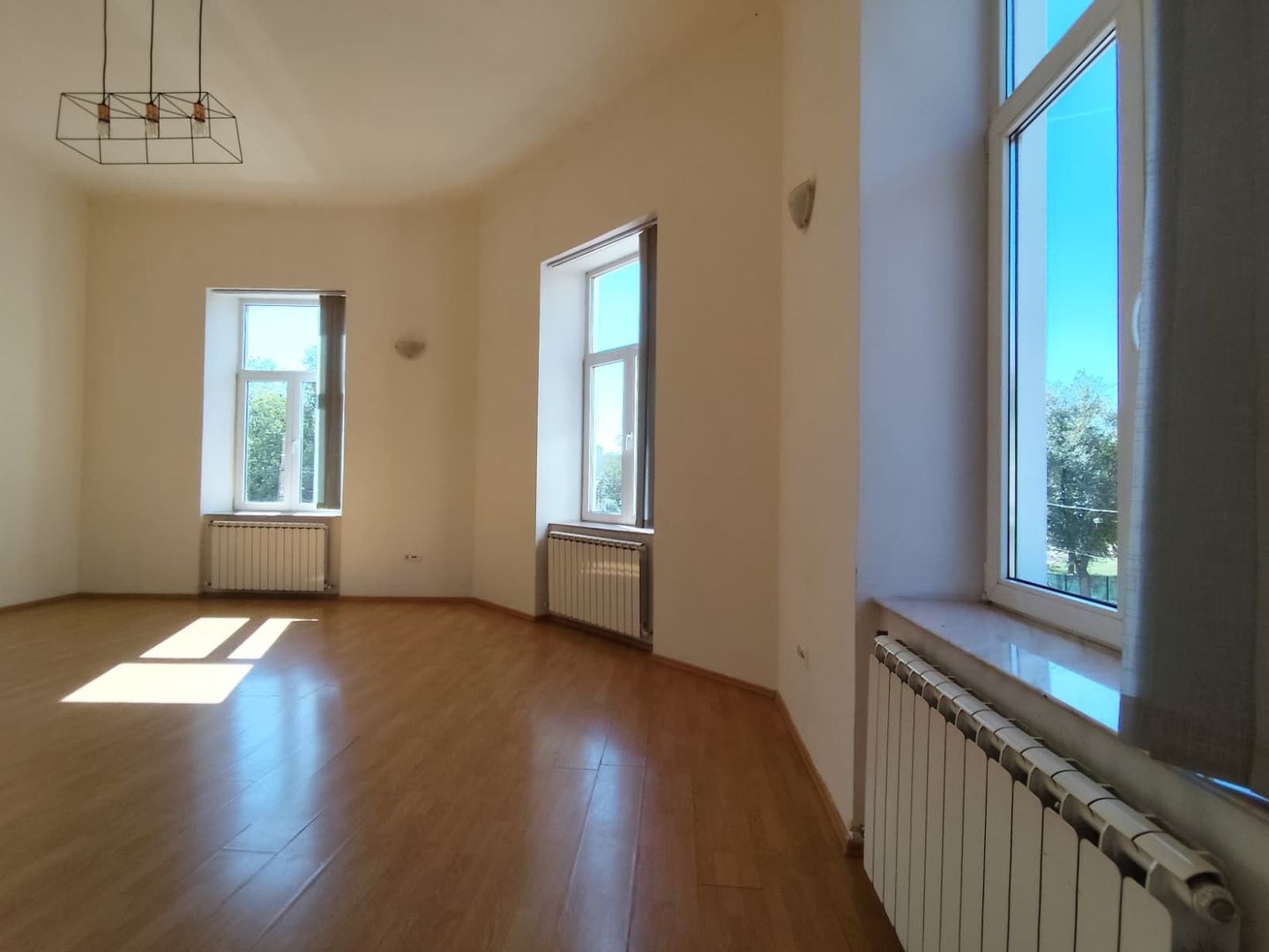 Apartament de vanzare situat ultracentral, langa Lic. E. Gojdu, Oradea - Poză 7
