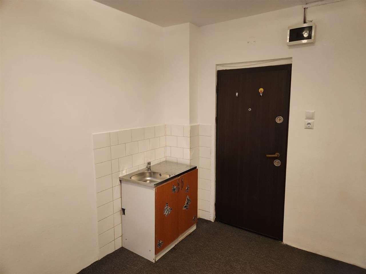 Oportunitate in Centrul Civic: camera la parter cu utilitati si beci - Poză 2