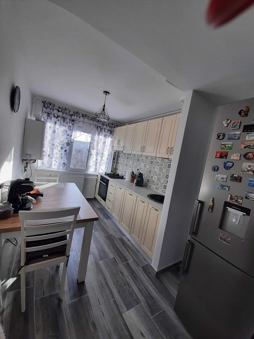 Apartament 4 camere renovat complet – Micro 16, Galați – 81 mp utili - Poză 1