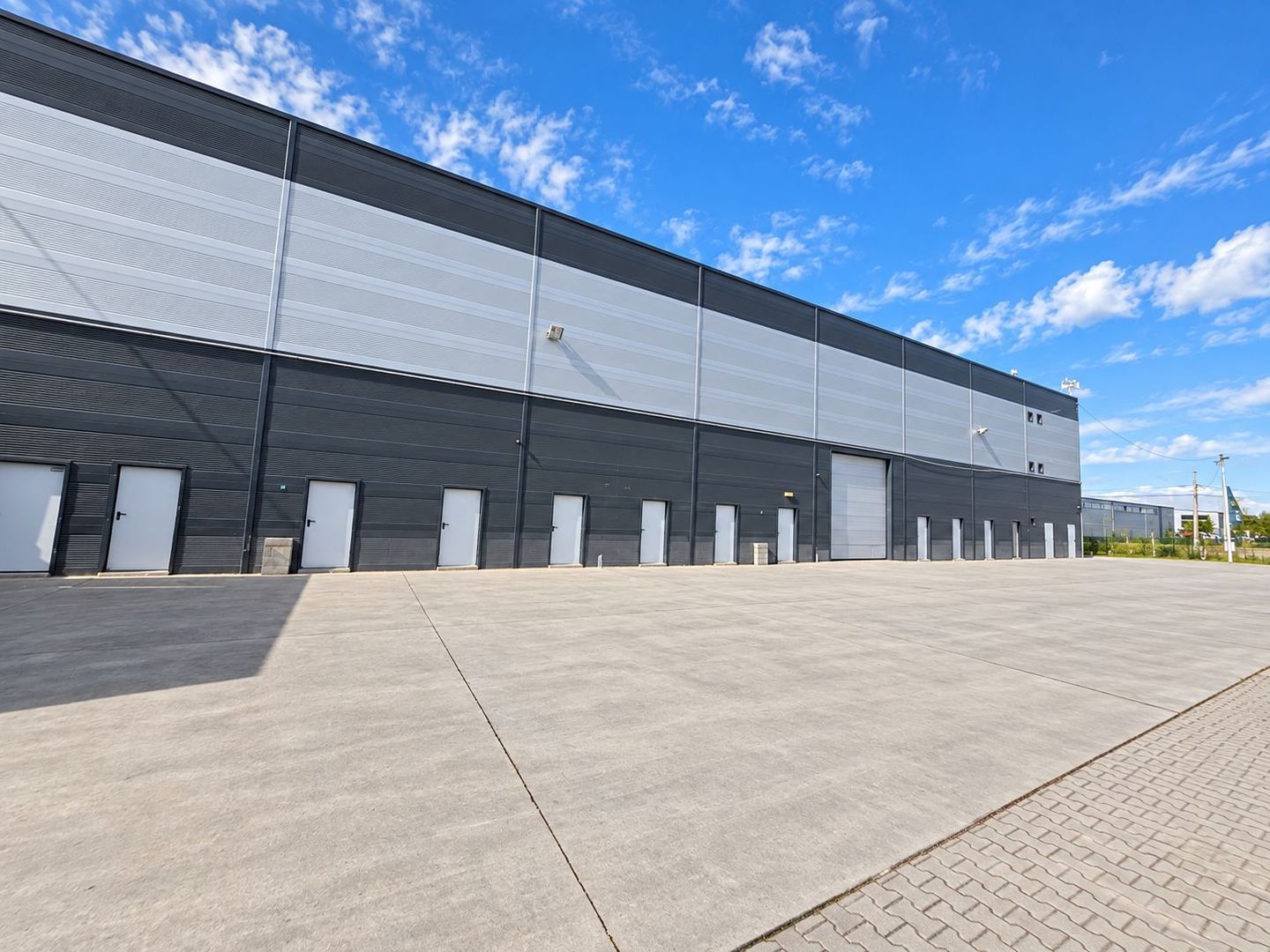 Hală industrială de închiriat | 729 mp depozitare + 474 mp birouri - Poză 2