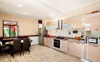 Casa P+1E si teren 370 mp, singur in curte - Piata Centrala - Poză 3