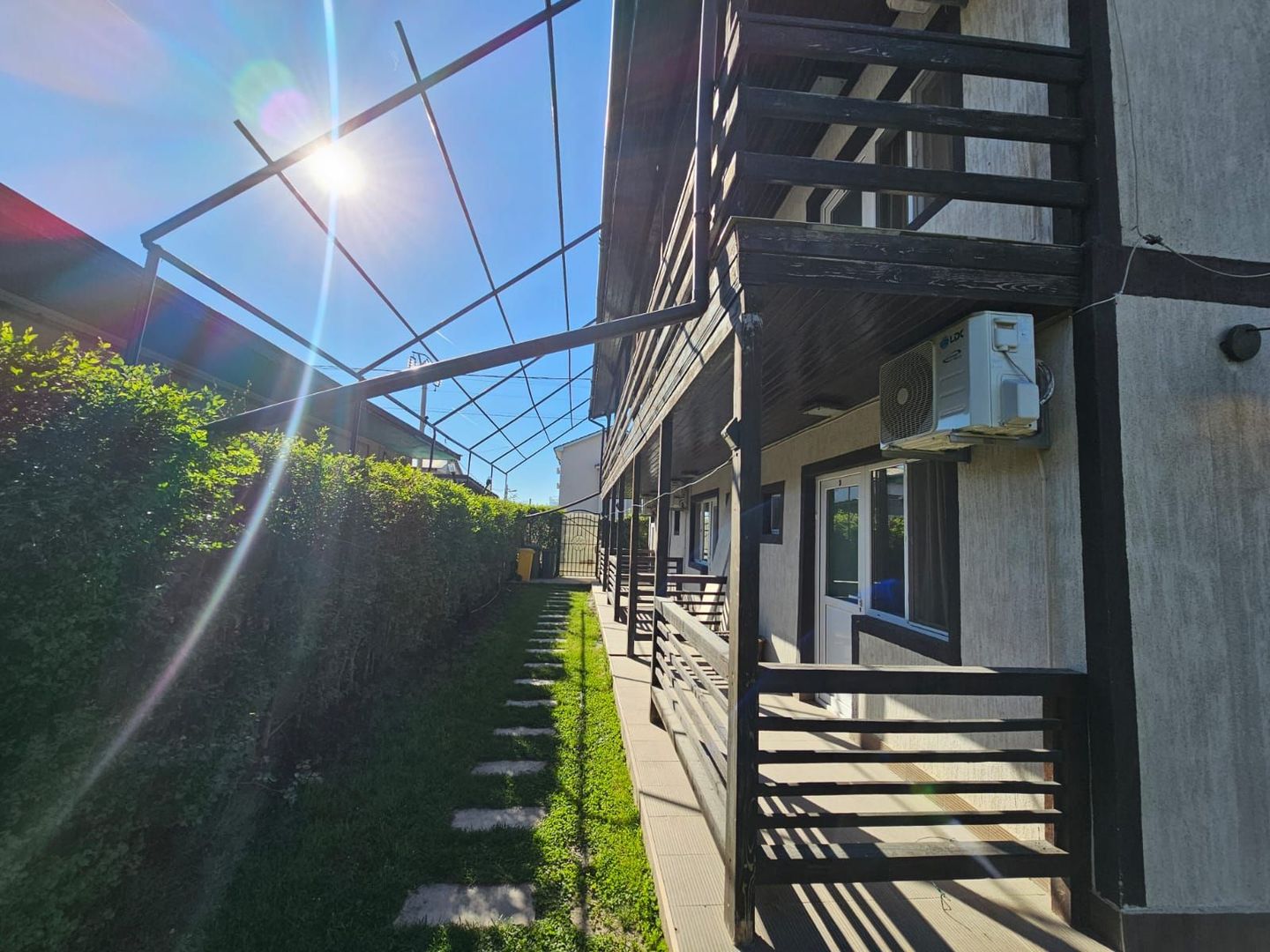 Pensiune de vanzare in Costinesti la doar 0.9 m distanta de plaja - Poză 5