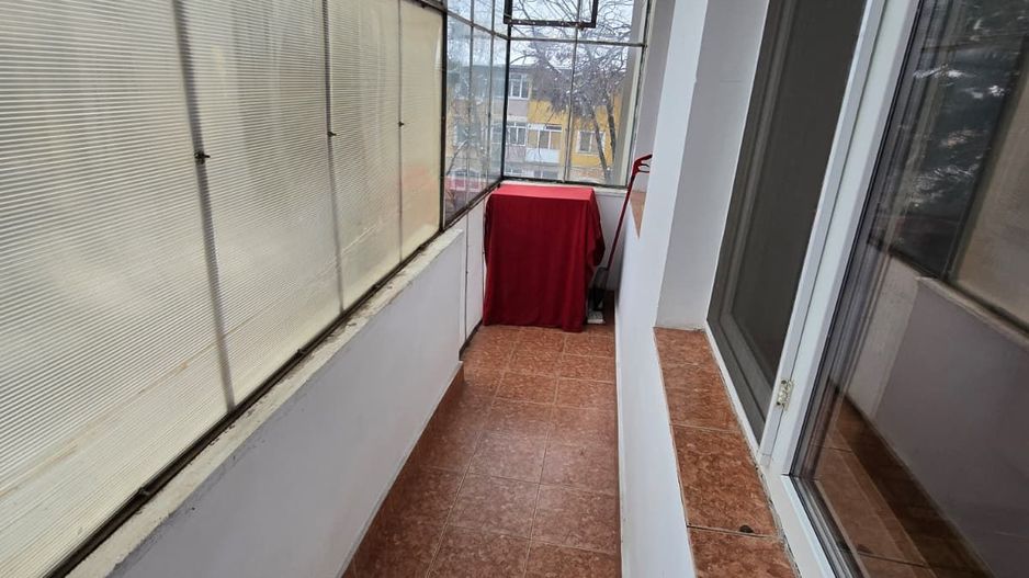 vand apartament 3 camere zona ultracentrala,vedere la Dunare ,etaj 2, - Poză 3