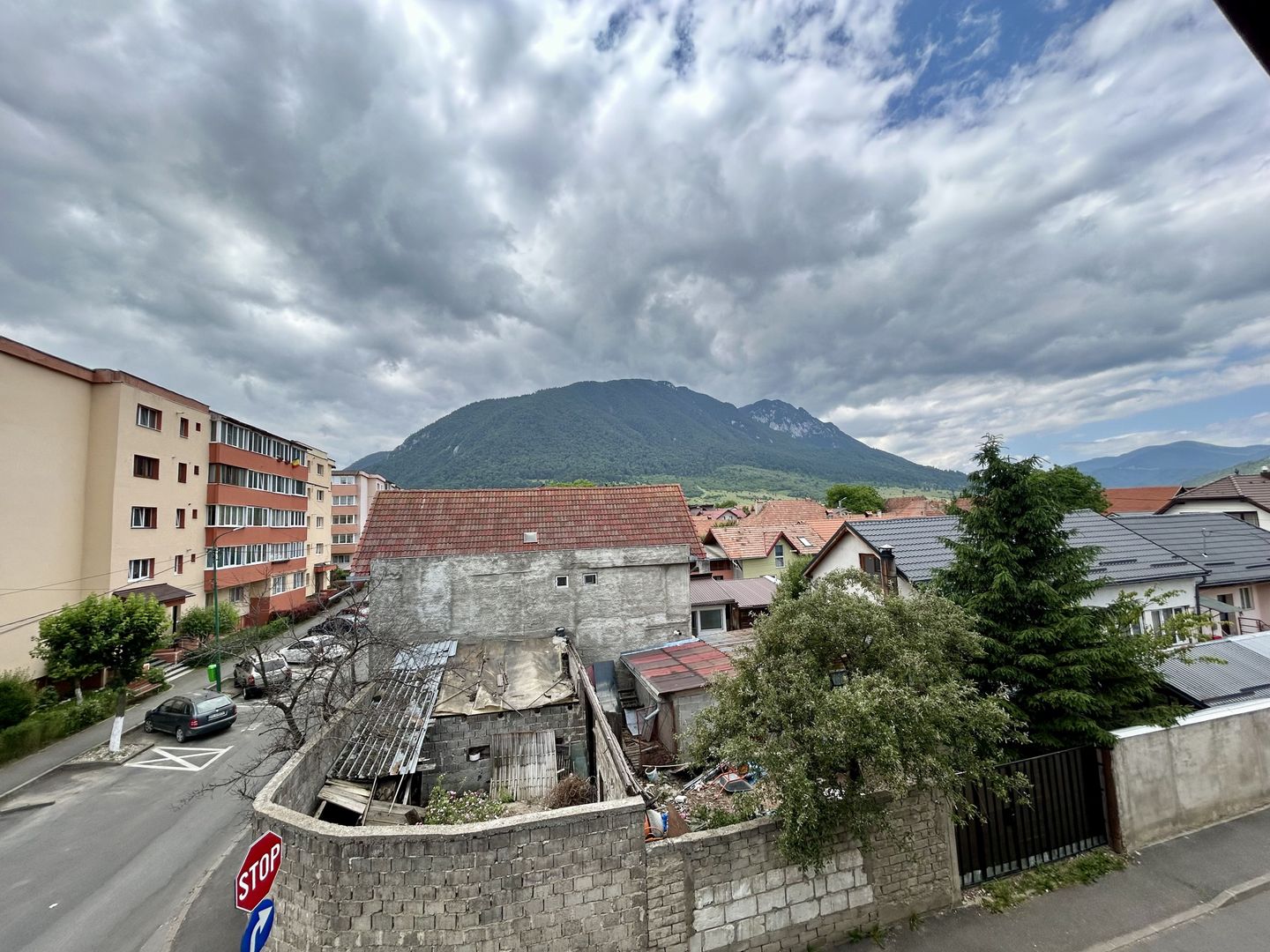 Pensiune cu potențial deosebit, vedere spectaculoasă spre Piatra Craiului - Poză 23