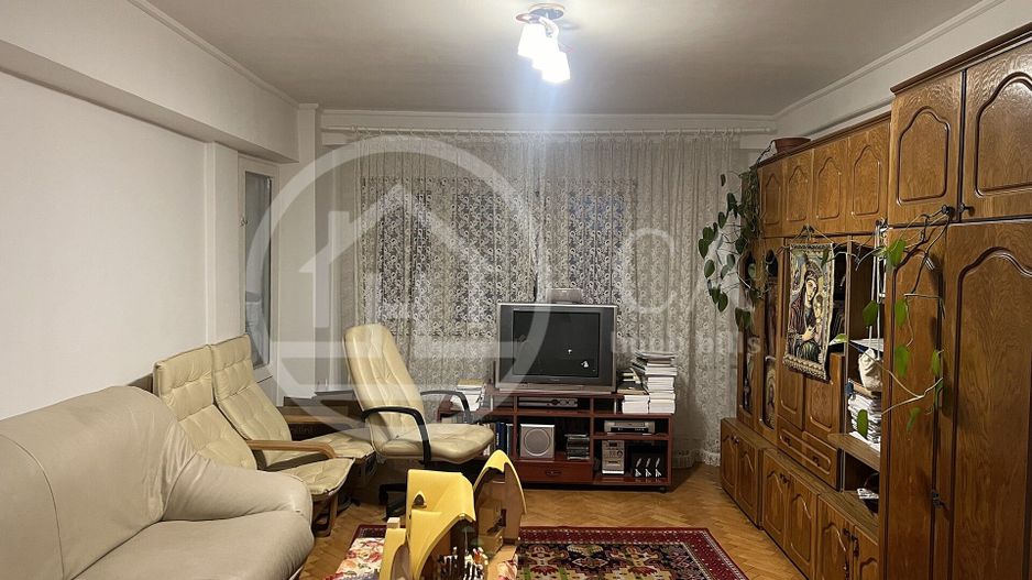 Apartament cu 3 camere de vanzare in zona Cantemir Oradea - Poză 1
