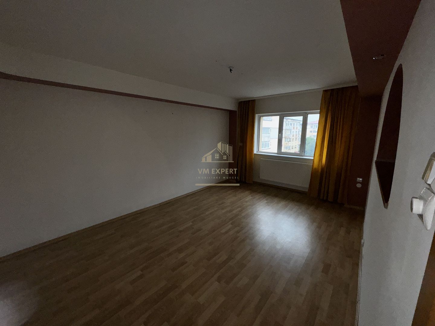 APARTAMENT CAMPULUNG TIP PENTHOUSE, 5 CAMERE GRUI - Poză 36