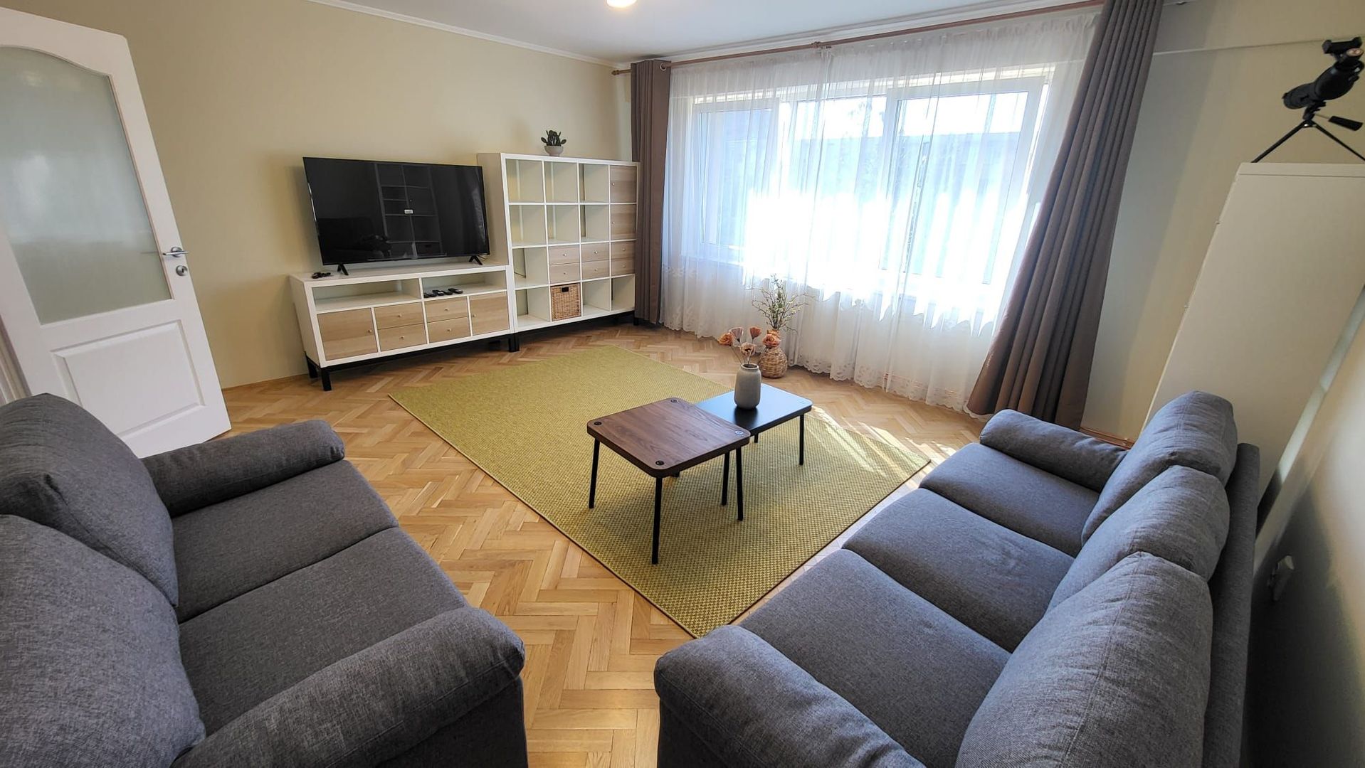De inchiriat! Apartament spatios, cu parcare, in Gheorgheni - Poză 1