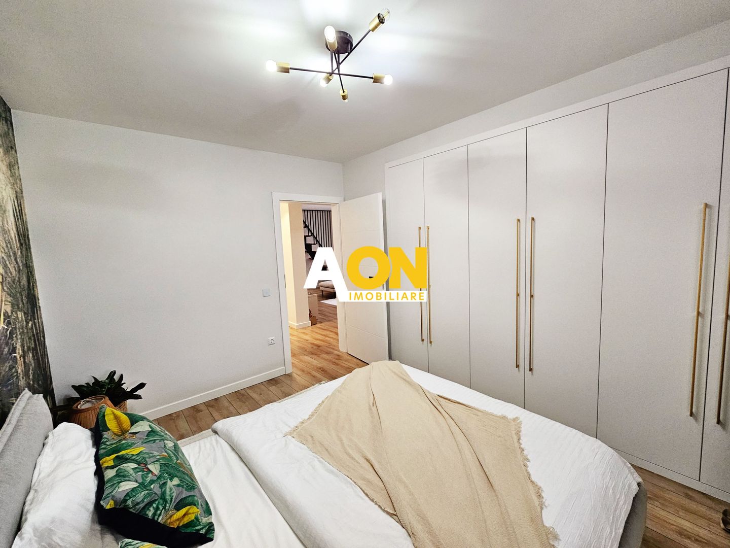 Casa noua, 3 camere + mansarda, mobilata, utilata, 342 mp teren - Poză 10