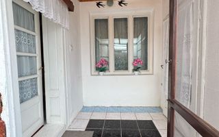 De vânzare Casă în Grădiște, curte + grădină proprie generoasă Arad - Poză 8