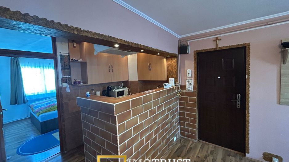 De vanzare apartament 3 camere/ Aradul Nou - Poză 3