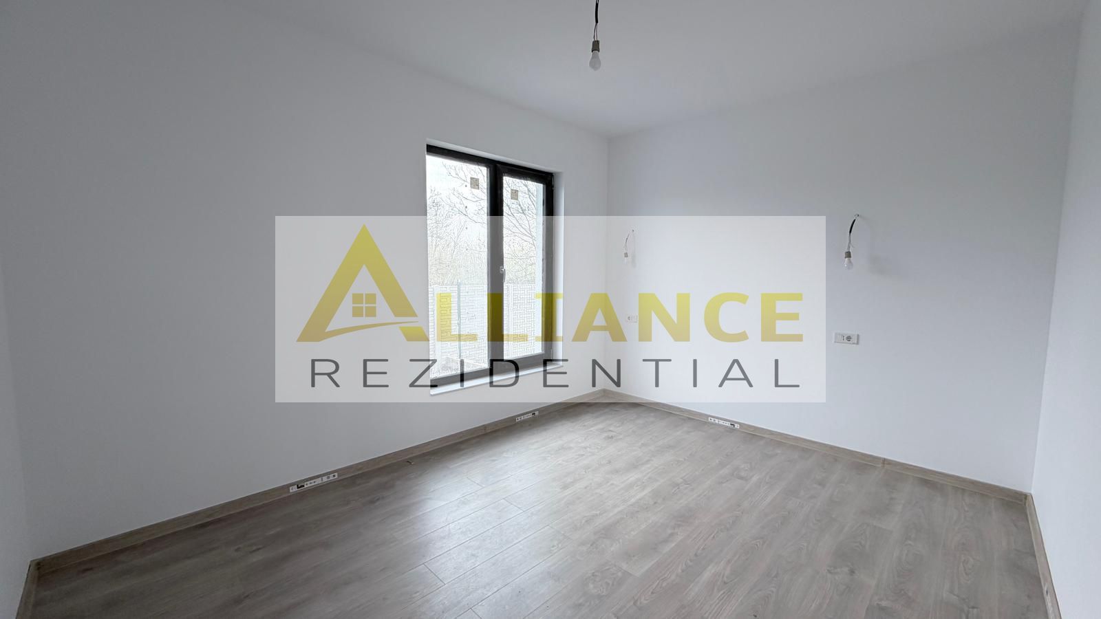 Casa Individuala - 3 camere - 1 baie - 250mp teren - Poză 3