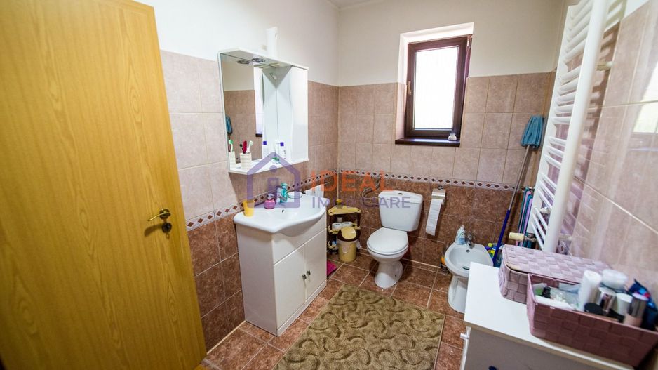 Casa Individuala cu 8 camere si 430 mp de curte, zona Calea Poplacii - Poză 13