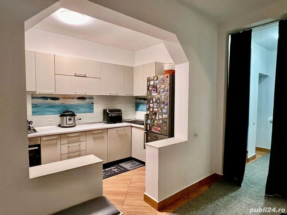 Vila P+1+M, curte proprie, metrou Apărătorii Patriei - Poză 2