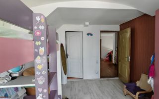 Vila P+E Bartolomeu,4 camere,4 bai,curte,garaj. - Poză 4