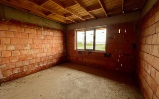 Casă la roșu P+1 | Teren 1750 mp | Dobreni-Giurgiu | Zonă liniștită - Poză 9