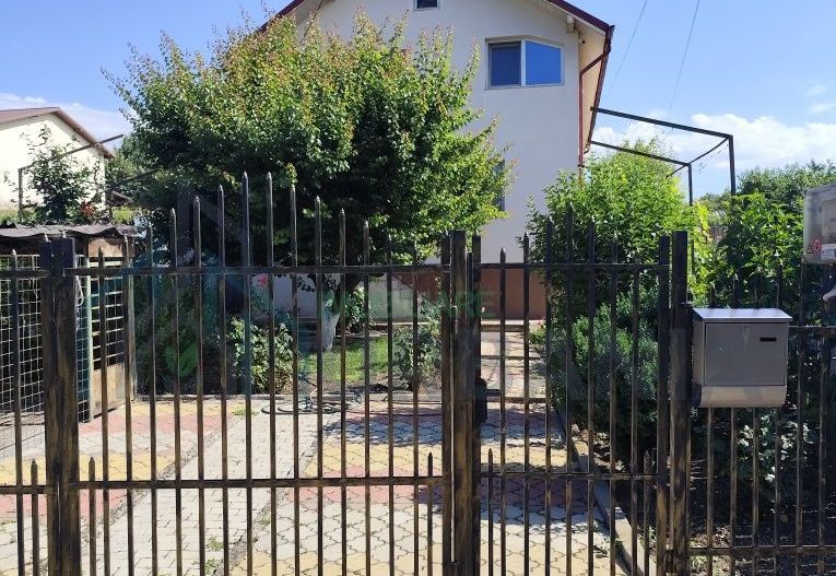 Vilă în Valea Adâncă, 5 camere, la 800 m de Aleea Tudor Neculai – Dormitor la parter - Poză 1