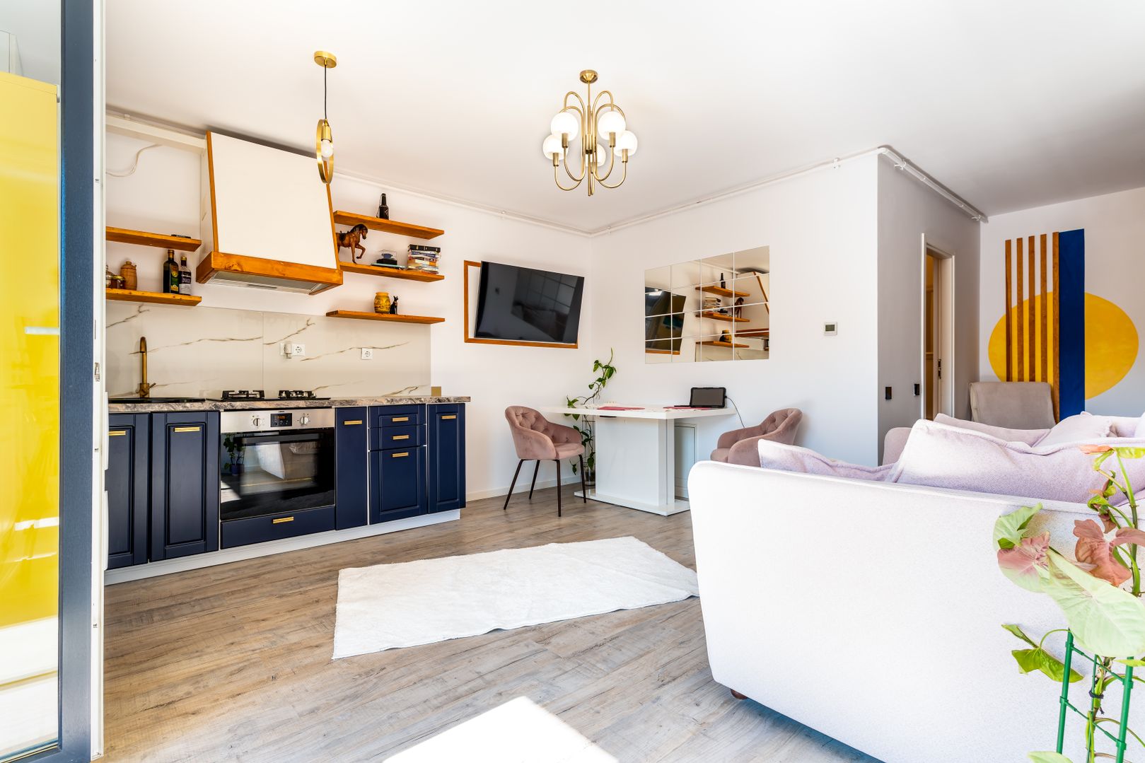 Vând apartament, 2 camere, cu gradina, de 44 mp utili, Floresti - Poză 1