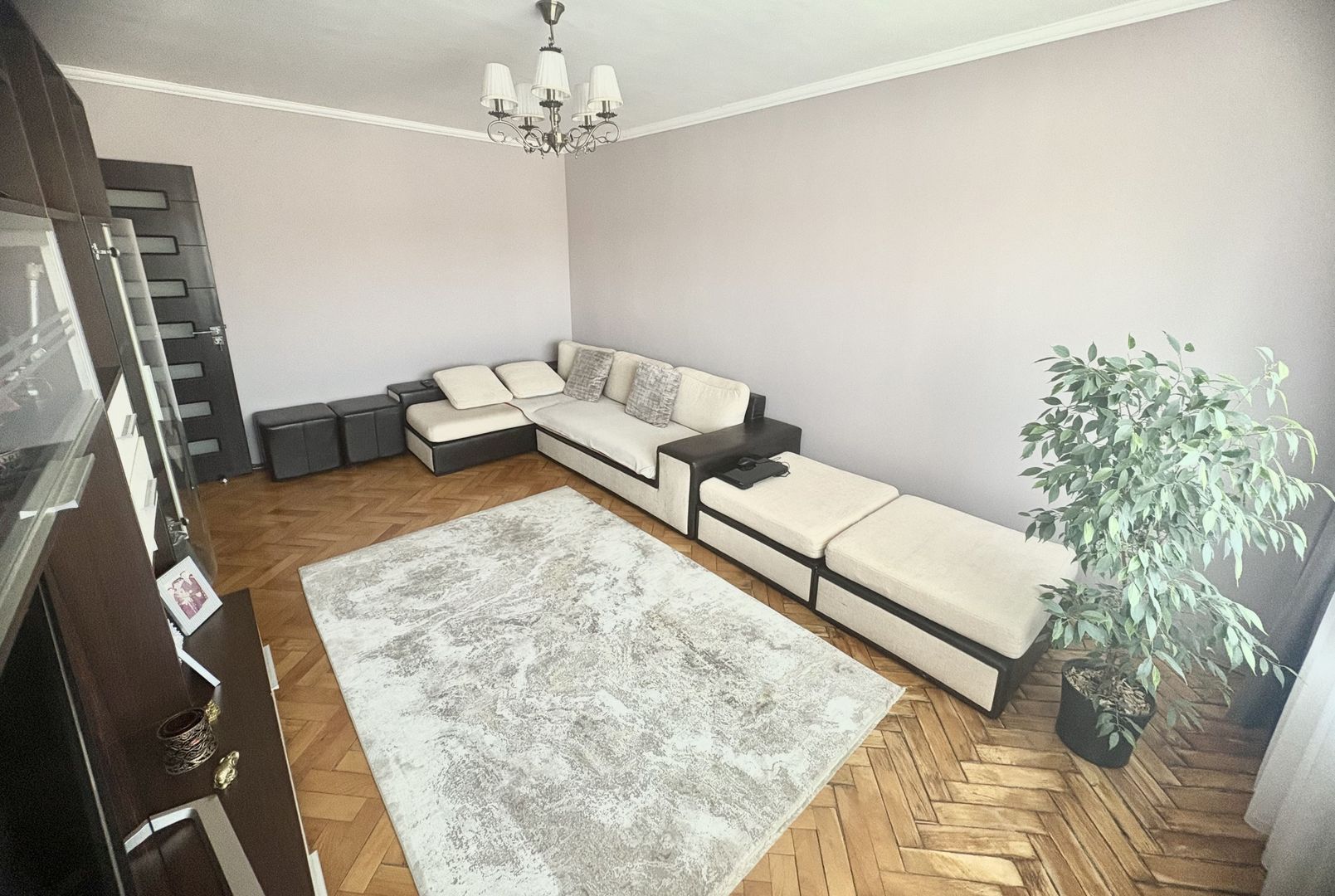 Apartament cu trei camere de vânzare, renovat complet, central - Poză 16