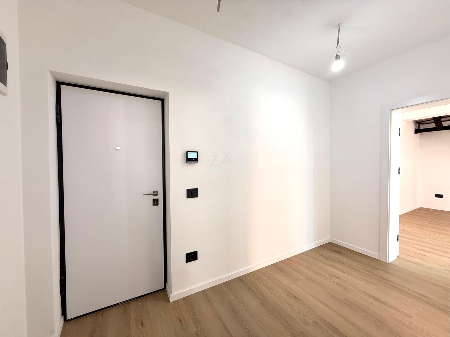 Ap pe 2 niveluri. Bucatarie inchisa, 2 bai. 2 locuri de parcare. - Poză 11