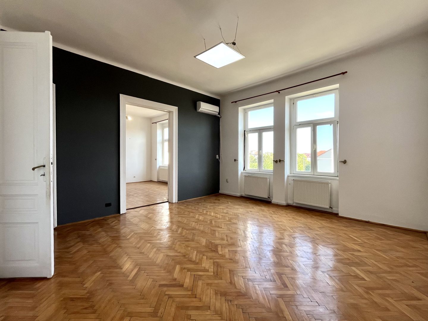 Un apartament spațios cu  2 camere, in , zona Centrala - Take Ionescu - Poză 4