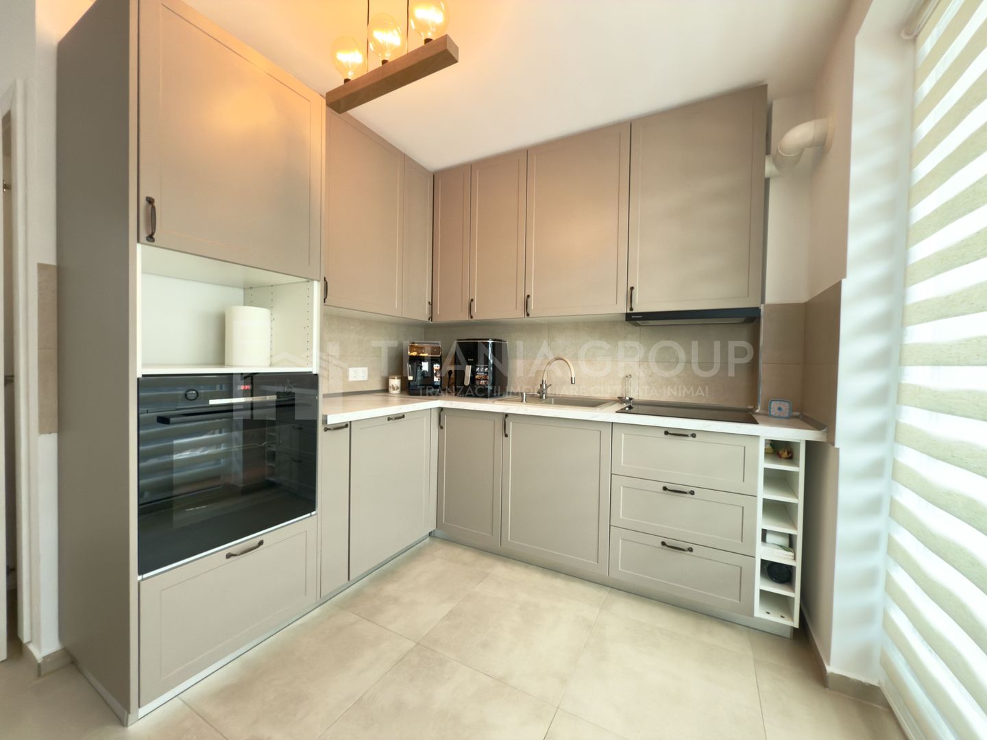 Apartament modern 3 camere, etaj intermediar + parcare - zona Coresi - Poză 3