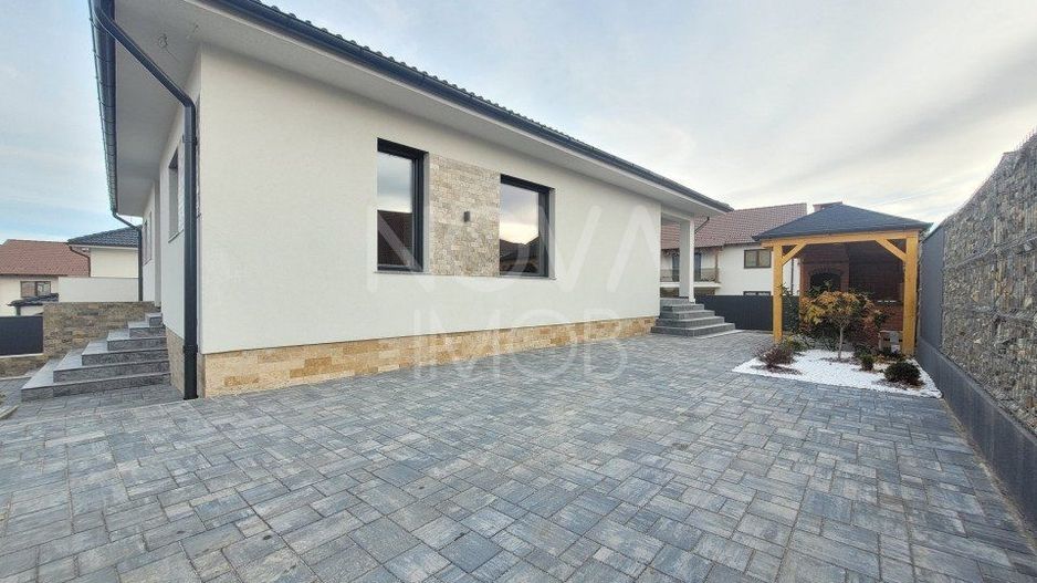 Casa individuala pe un singur nivel cu garaj dublu - Selimbar - Poză 4