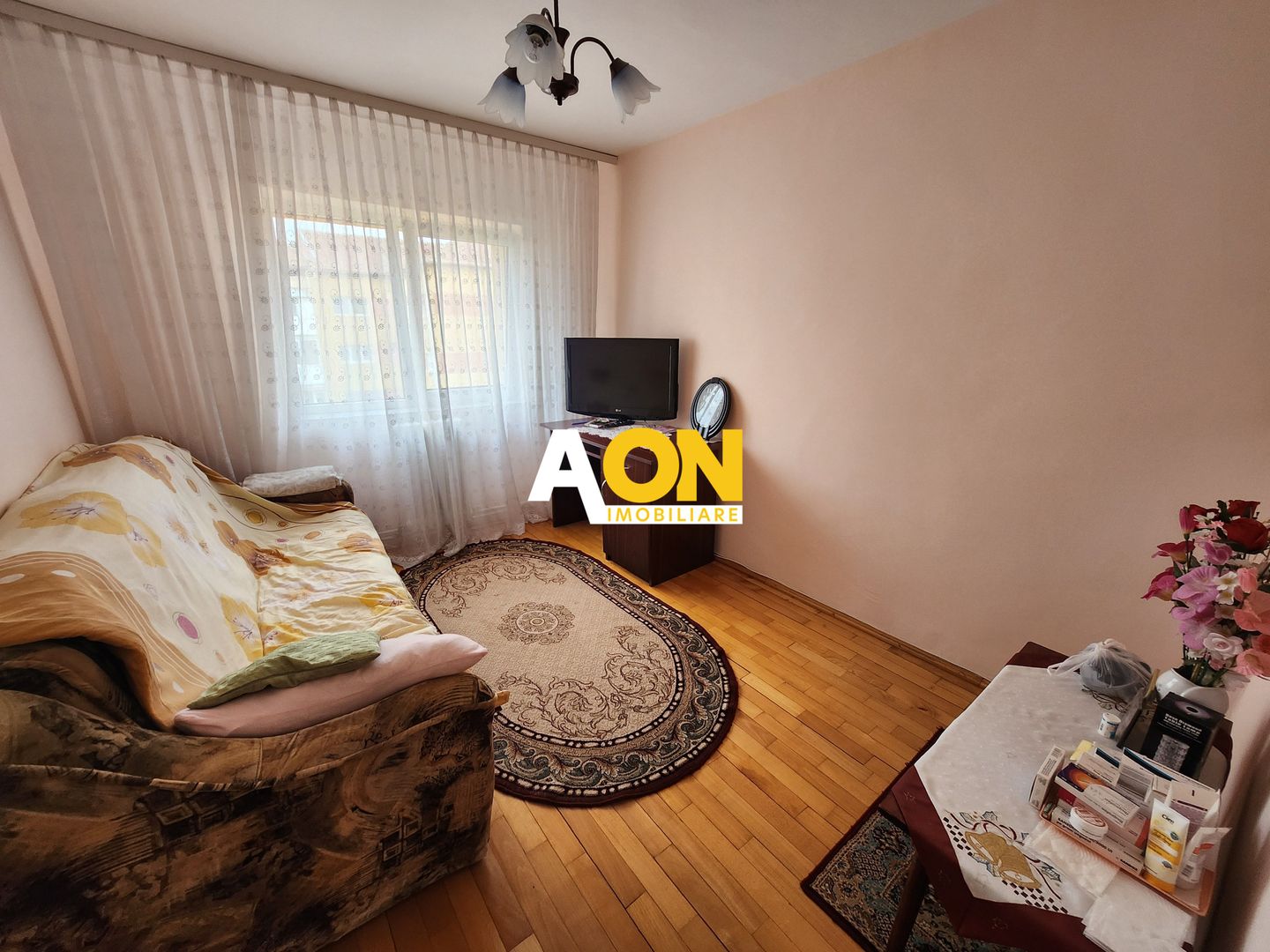 De vanzare apartament 3 camere, zona Cetate - Poză 3