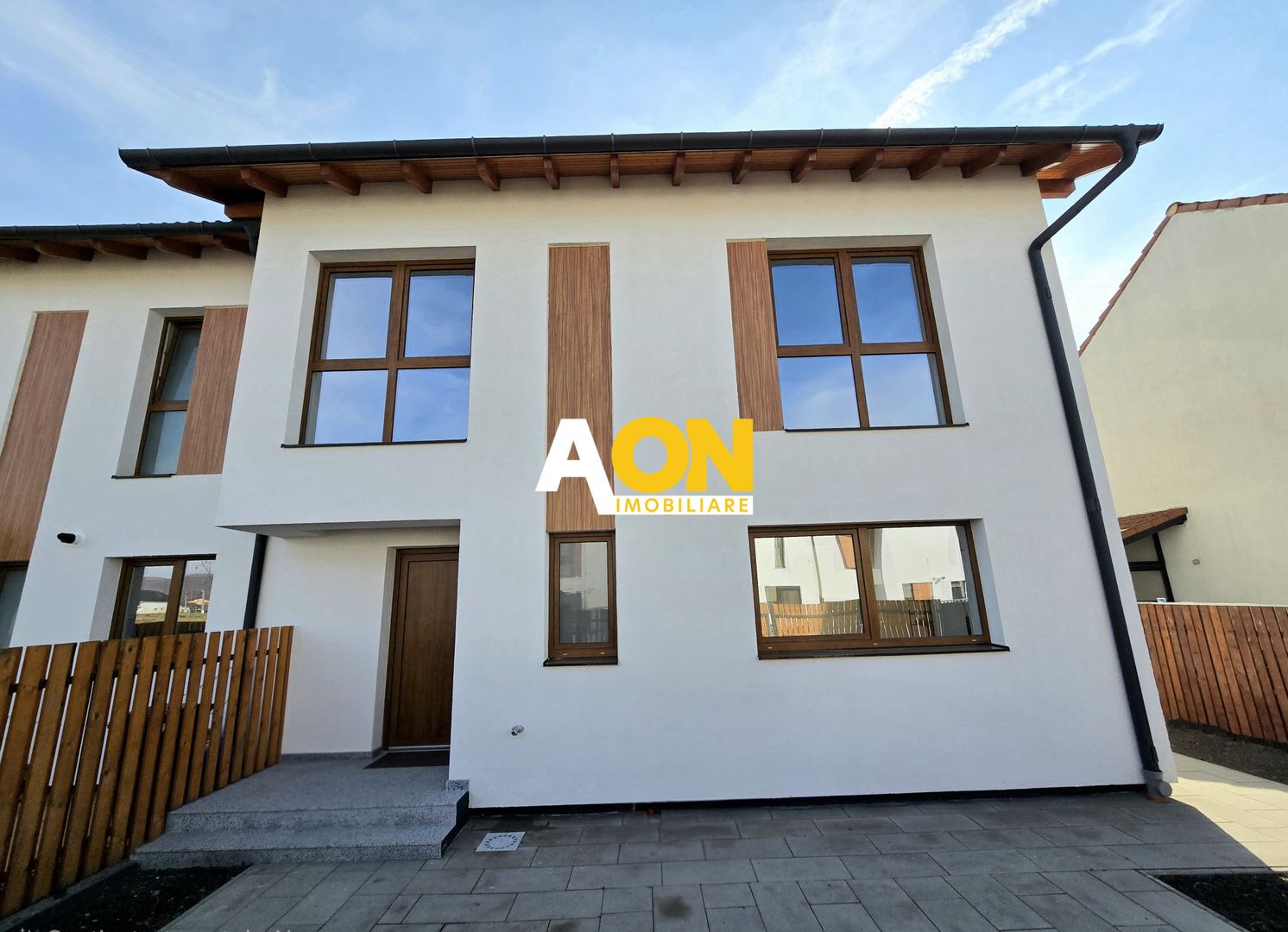 1/2 Duplex, 4 Camere, Ultrafinisat, Zona Alba - Micești - Poză 2