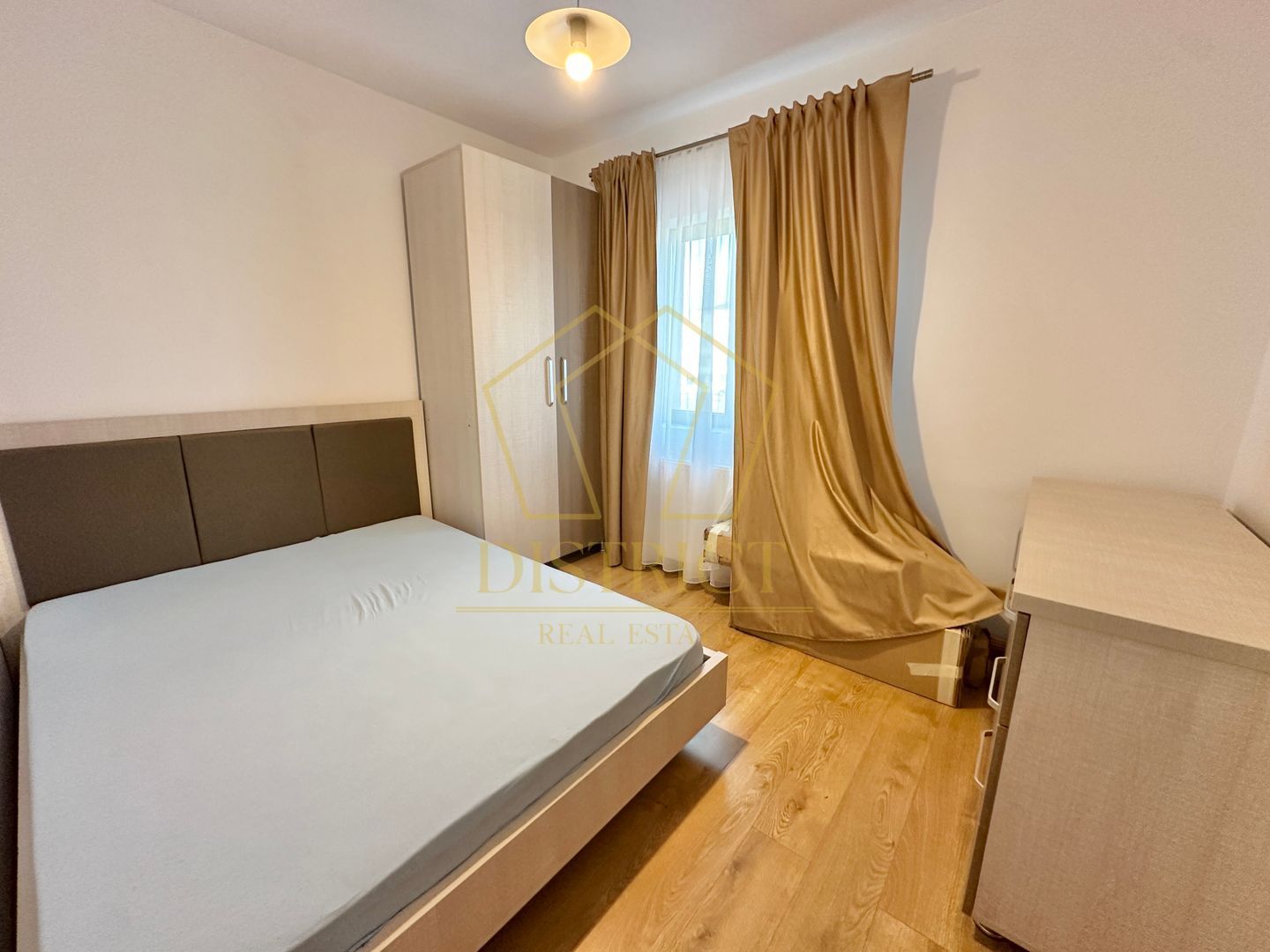 Duplex cu 4 camere si dressing mobilat in Giroc zona Planetelor la asfalt. - Poză 17