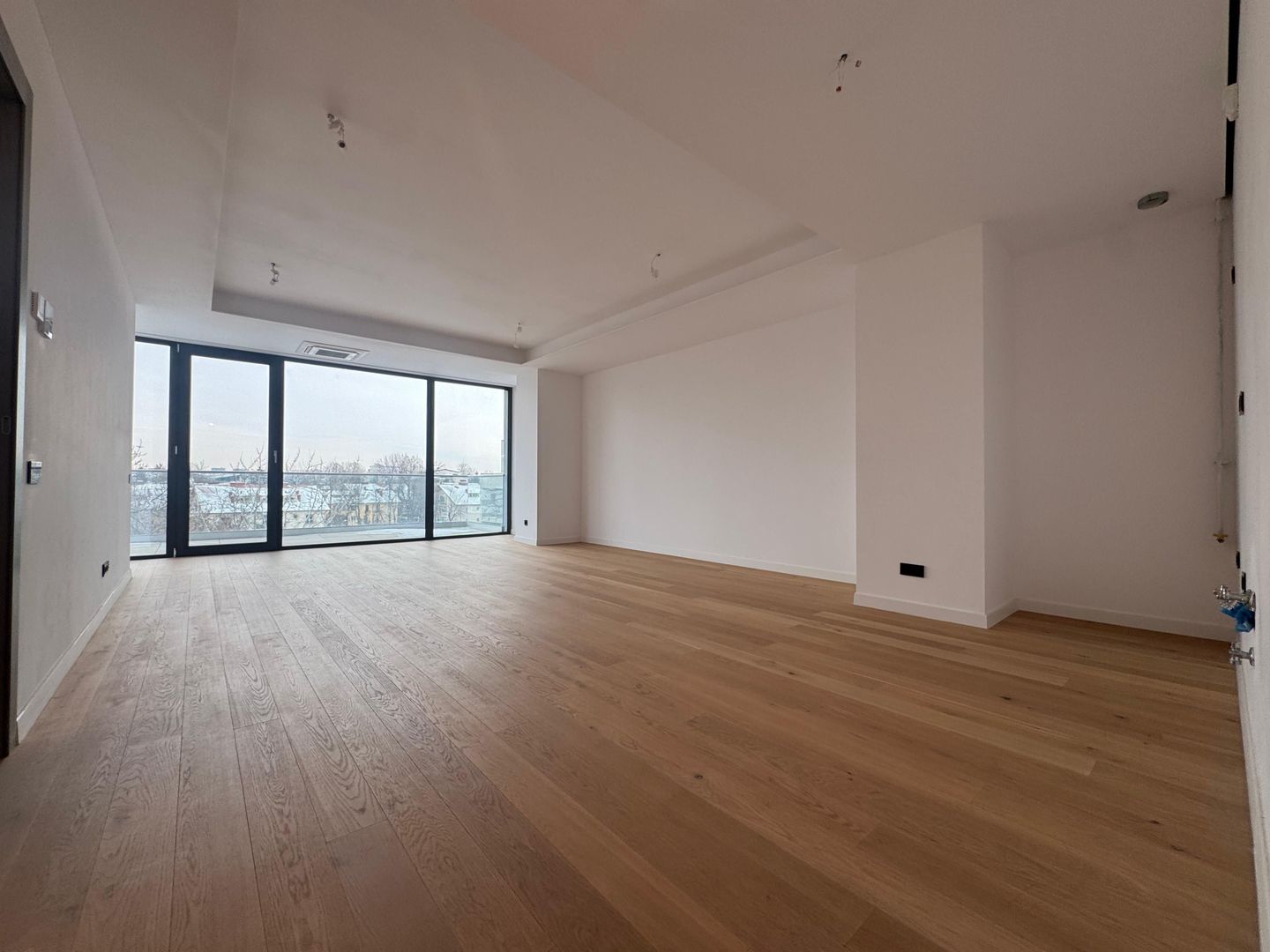 3 camere PREMIUM| 99.7 MP + 9.35 MP terasa - Poză 2