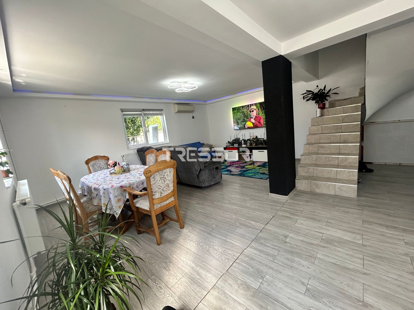 Casă P+1E cu terasă circulabilă, garaj amenajat și finisaje moderne - Poză 6