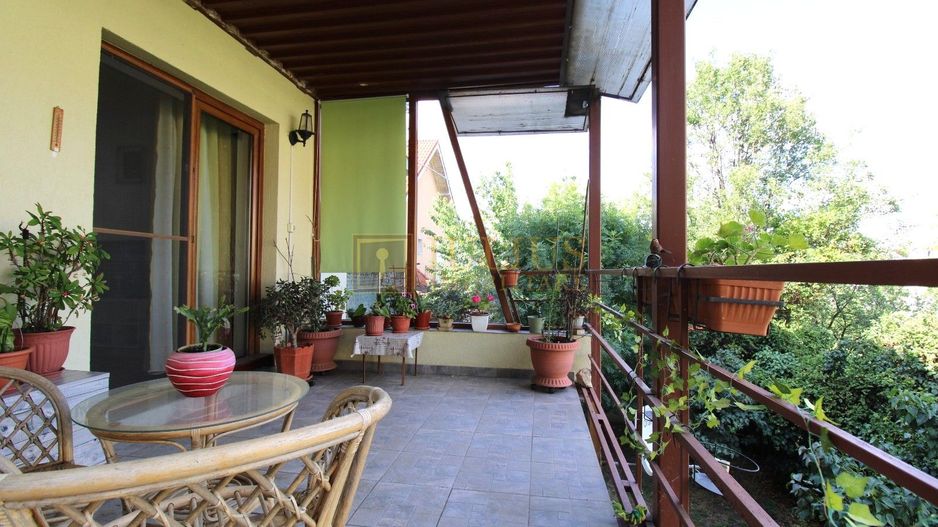 Decomandat, suprafata generoasa, centrala proprie/clima. Terasa mare! - Poză 2