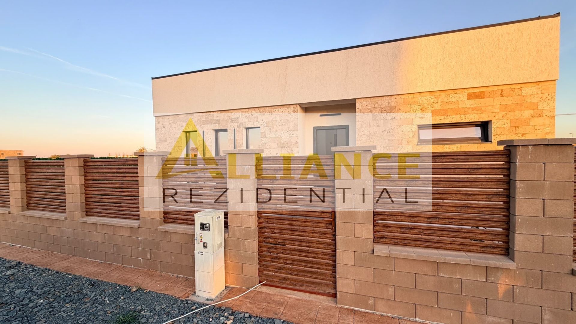 Casa moderna cu 3 camere, 2 bai si teren de 375 mp, aproape de STB - Poză 1