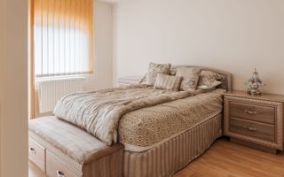 Vila superba cu cinci camere zona centrala - Poză 17