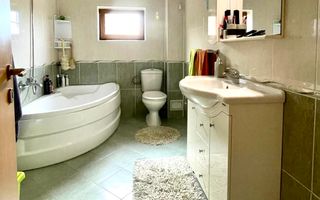 Casă spațioasă, confort ridicat, garaj și teren generos, zona Aradului - Poză 5