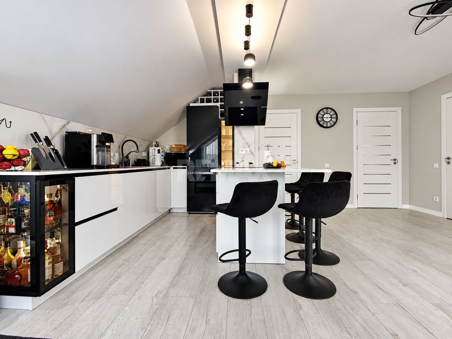 CASĂ TIP DUPLEX ÎN SÎNGERA | 220 m² | 4 DORMITOARE | 6 ARI - Poză 9