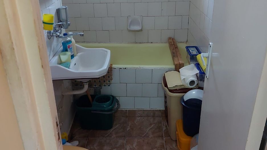 Garsonieră 27 mp cu balcon -bloc 3 etaje-mobilată utilată-bloc an 1980 - Poză 6