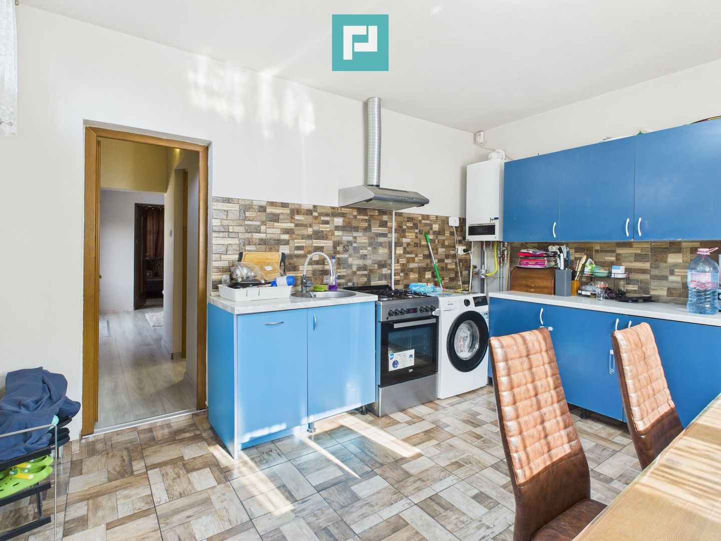 Casă cu 2 camere nou renovată cu anexă în Nădab - Poză 11