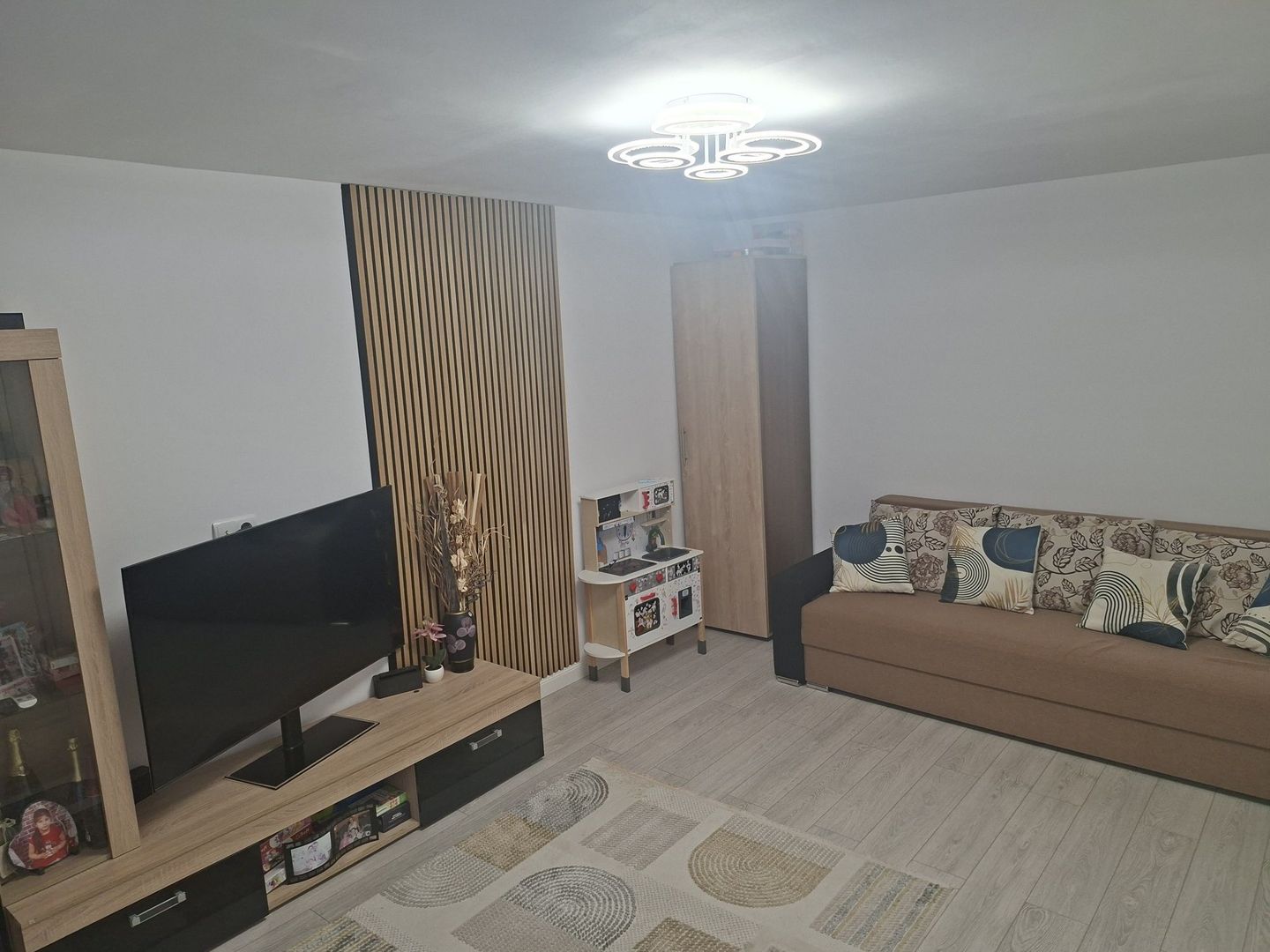 Apartament 2 camere Vitan - Poză 1