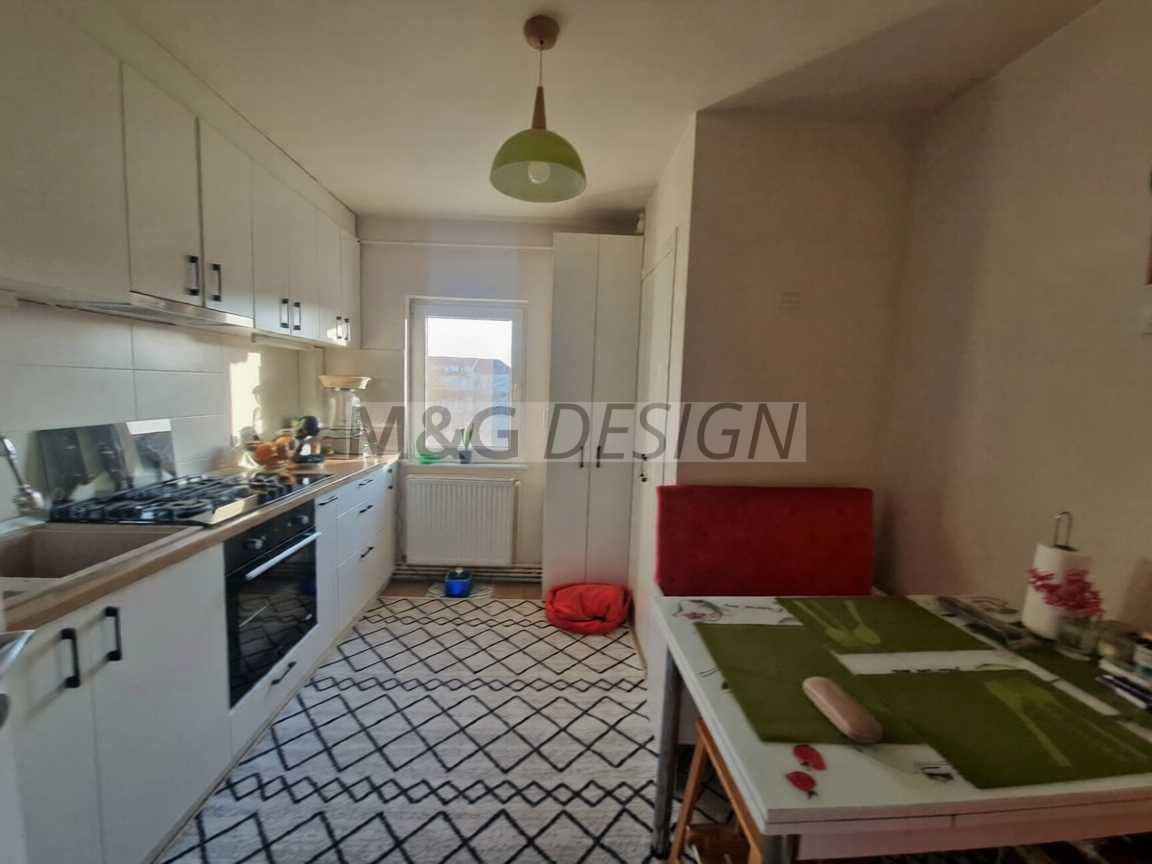 Apartament 3 camere Aradului 2 bai 2 balcoane centrala proprie - Poză 6