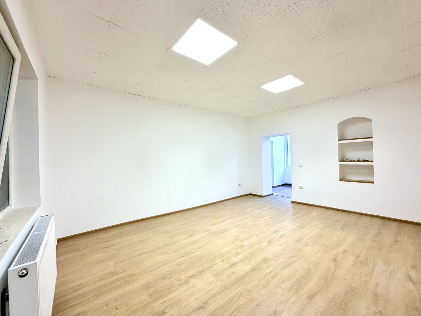 Spațiu comercial de închiriat – artera principală în nordul orașului. - Poză 5