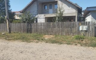 Casă la roșu cu garaj și teren 600 mp în Cartierul Aerodrom, Pașcani - Poză 1