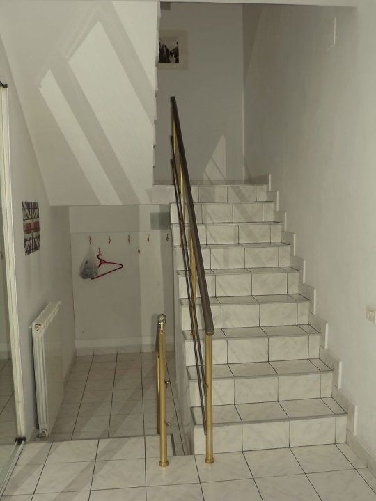 Casa Titulescu cu parcare privata -posibilitate extindere curte pana la 500 mp - Poză 5